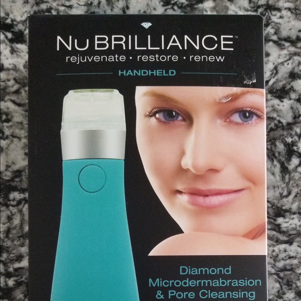 The Exfoliating Microdermabrasion  by NuBrilliance